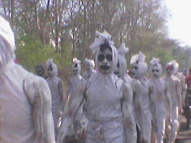 http://2.bp.blogspot.com/-gpR6ZmDYybQ/Ta_mSkymWtI/AAAAAAAAAKA/a-hDVaCuRss/s1600/pocong-arsitex-12.jpg