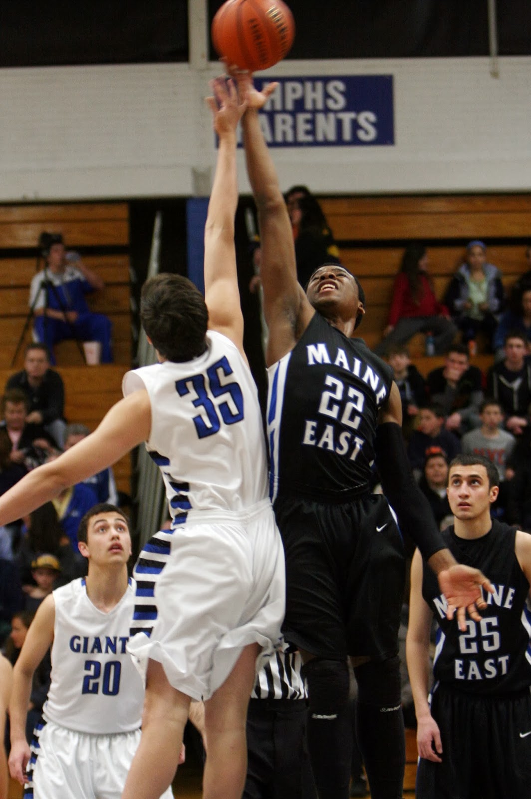 Mark Kodiak Ukena IHSA Varsity Boys Basketball Maine East at Highland