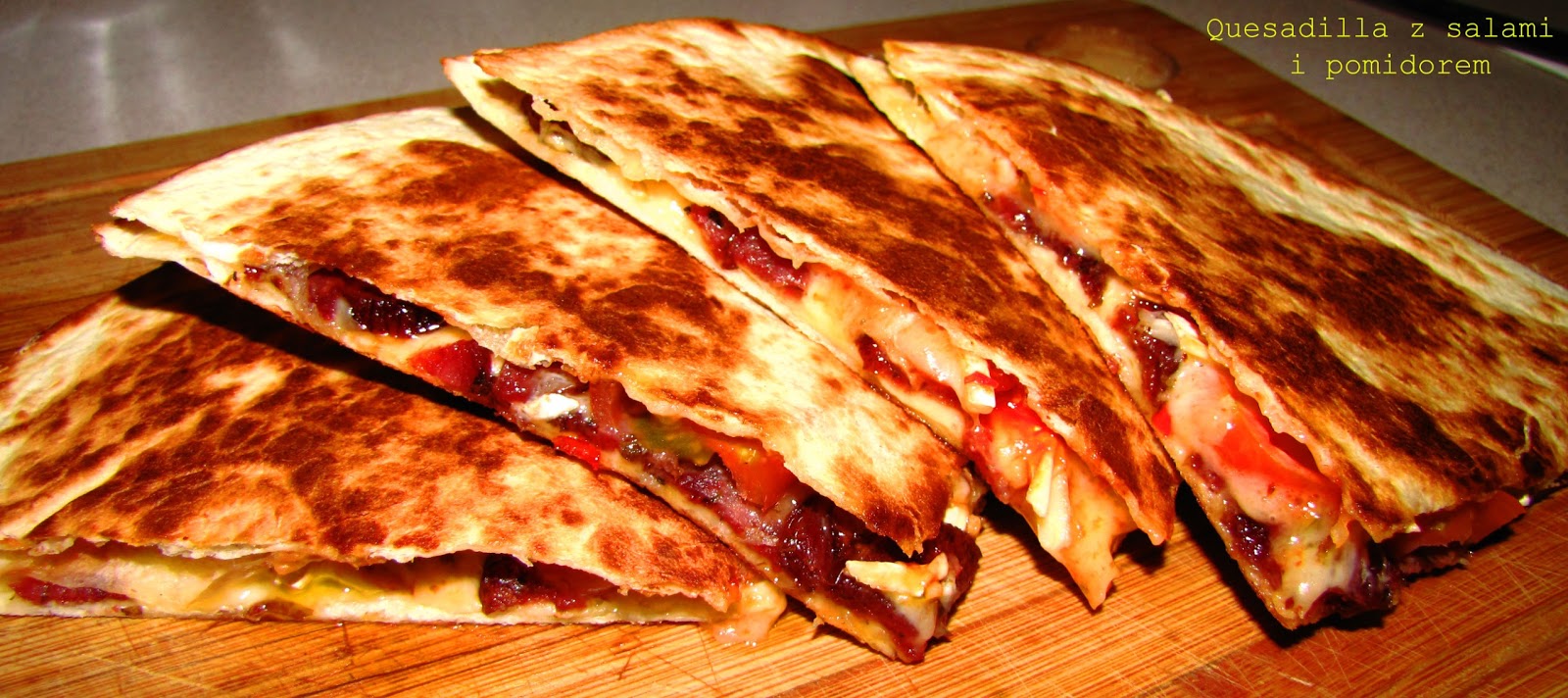 IMPRESJA smaku... Quesadilla z pomidorem, salami i papryczką chili