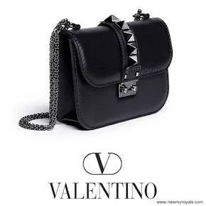 Crown Princess Victoria Style VALENTİNO Chain Shoulder Bag