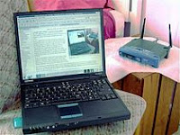 Notebook yang terhubungkan ke titik akses nirkabel menggunakan sebuah kartu nirkabel PCMCIA. Notebook yang terhubungkan ke titik akses nirkabel menggunakan sebuah kartu nirkabel PCMCIA.