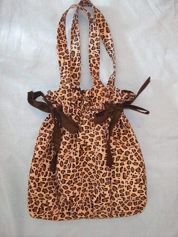 Completa tú LOOK ANIMAL PRINT con este bolso que te servirá de inspiración. Fuente Decoración Facilísimo