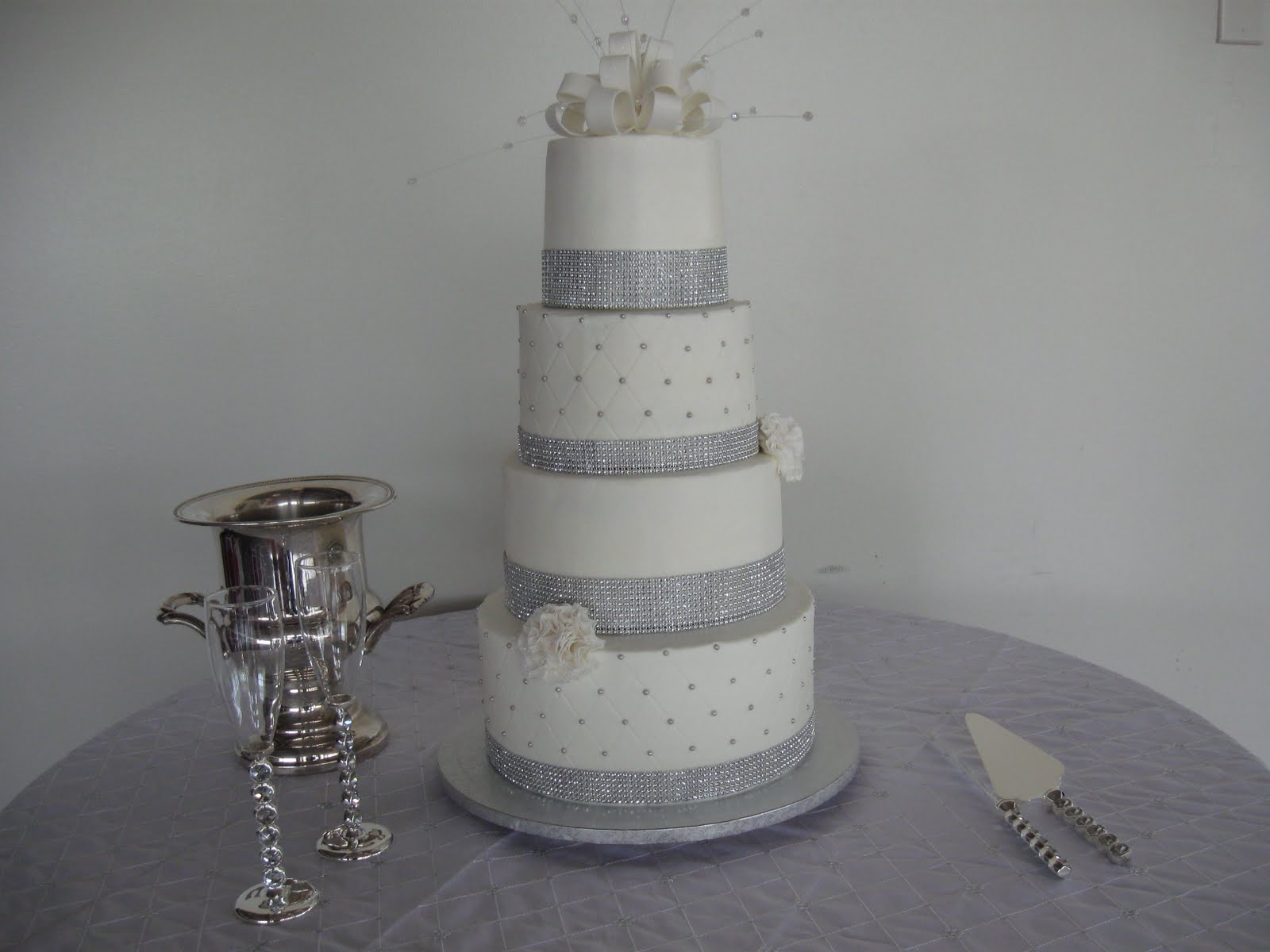 ICING ON THE EDGE Latoya's Wedding Cake