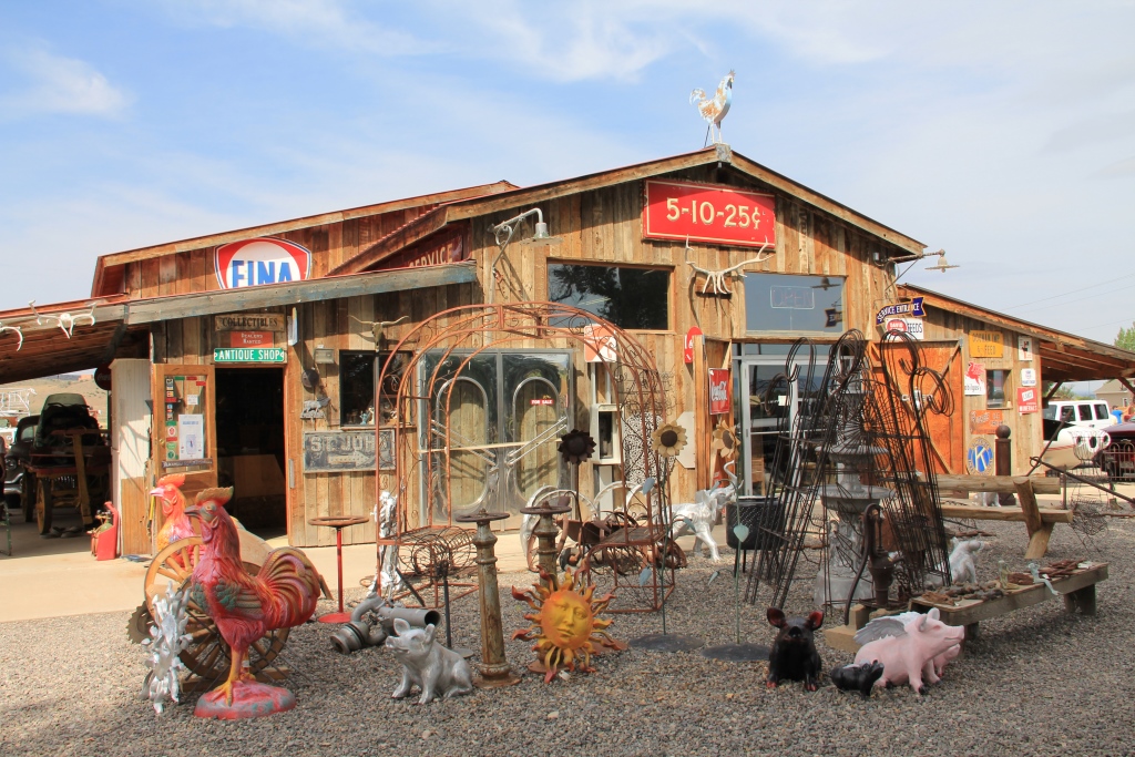 The Long Dirt Road Montrose, CO Day 3 Antiques, Elk & Telluride!