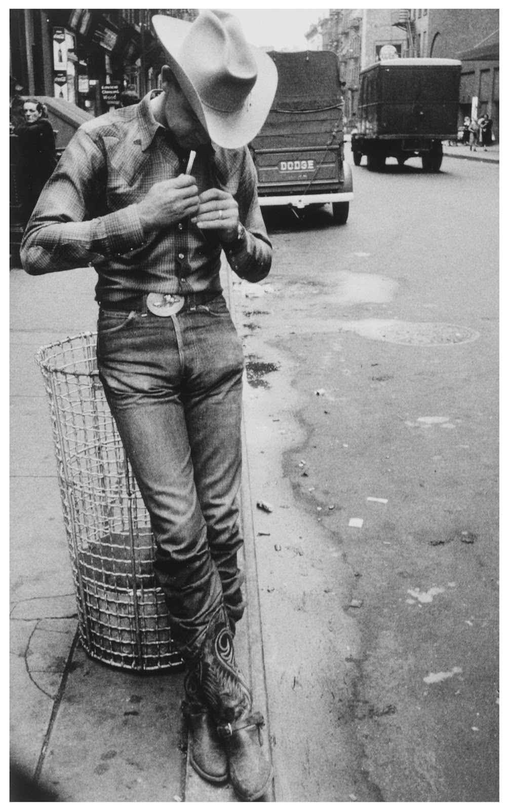 walker evans and robert frank an essay on influence Frank's 'americans,' still revelatory after 50 years reviled in 1959, robert frank's gritty, poetic the americans now ranks among photography's most pivotal works. walker evans and robert frank an essay on influence Frank's 'americans,' still revelatory after 50 years reviled in 1959, robert frank's gritty, poetic the americans now ranks among photography's most pivotal works.