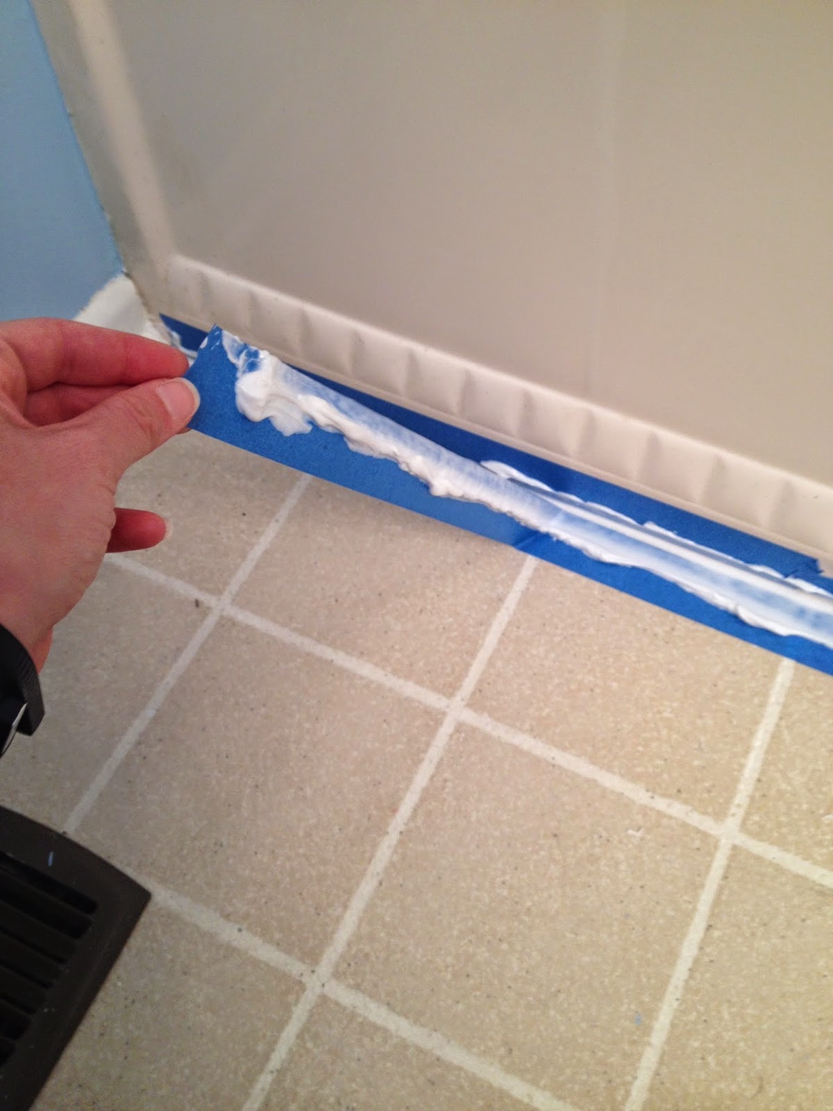 Oh What a Gem! Fresh Caulk How to make your tub and sink look new