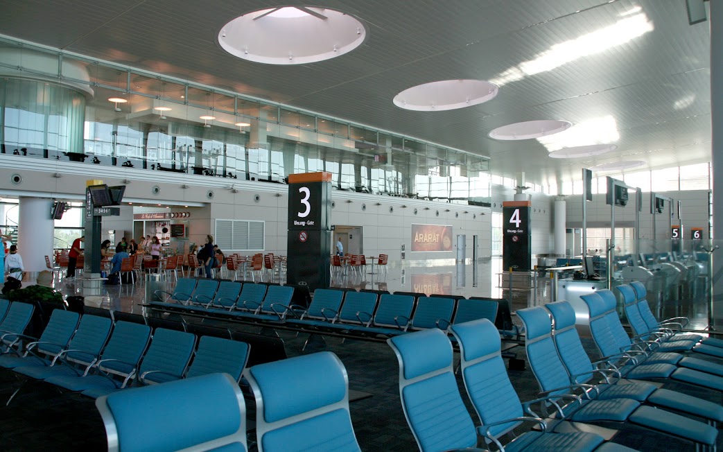 Aeropuerto Zvartnots reporta aumento vuelos