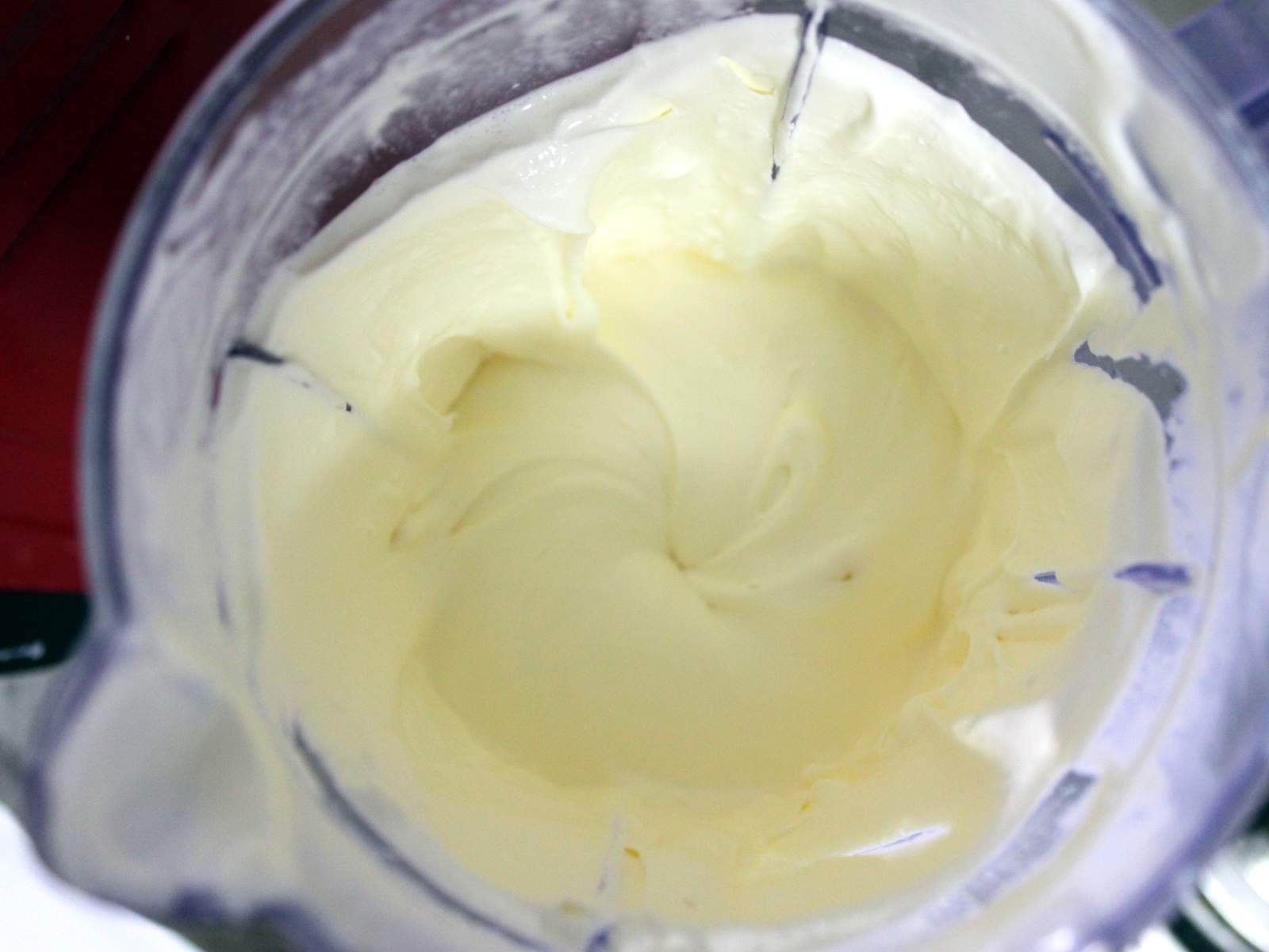 Tutorial Geek Whipping cream using a blender