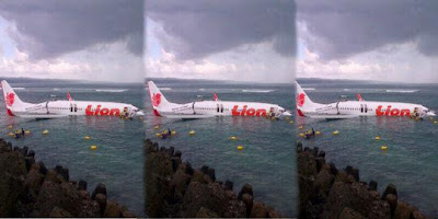 Berita Jatuhnya pesawat Lion Air di Laut Bali (Hot News) - berita hot hari ini - berita jatuhnya LION Air di bali - kumpulan foto-foto pesawat lion air yang jatuh