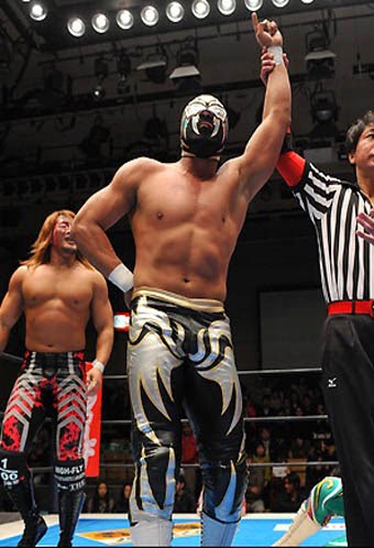 La+Sombra+y+Hiroshi+Tanahashi+ganan+en+Fantasticamania+13.jpg