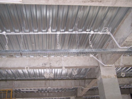 Pemasangan Decking on Bondek Floor Deck Imw Steel Deck 1000 Hi Ten G 550    Cara Pemasangan