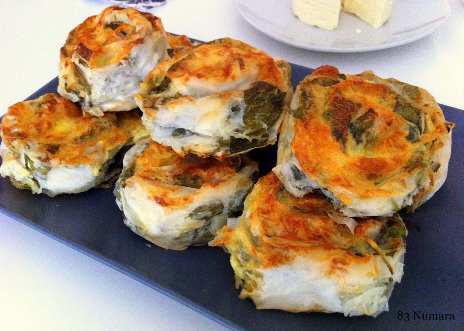 emine beder ıspanaklı börek tarifi