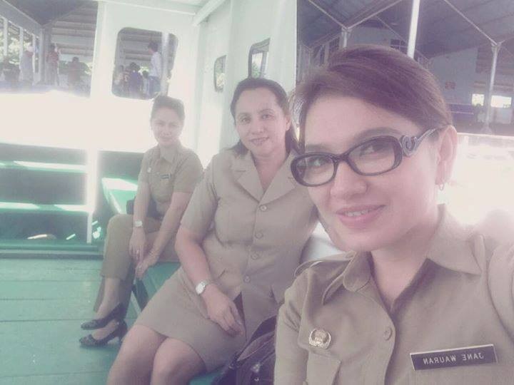 Foto Ibu Camat Junita Jane Wauran & Siti Rohmah Kasir Cantik Indomaret Bikin Heboh Netizen Foto Ibu Camat Junita Jane Wauran & Siti Rohmah Kasir Cantik Indomaret Bikin Heboh Netizen