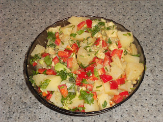 Salata de vara cu patrunjel, avocado si ardei capia