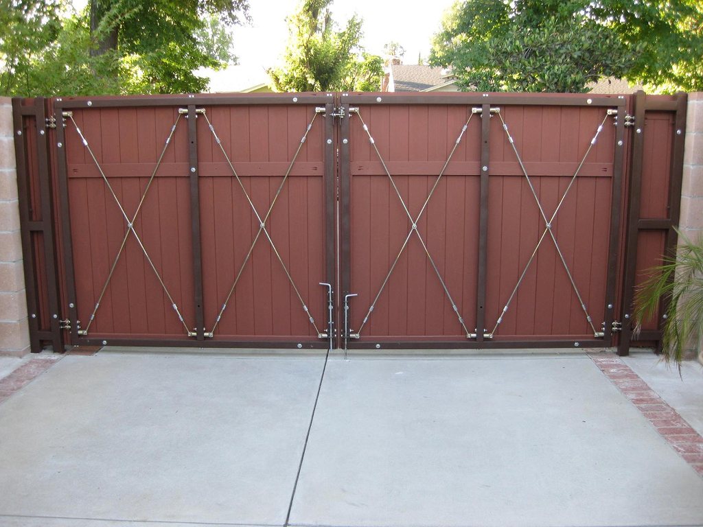 ROLLING GATE KITS Classic Wooden Driveway gate Its Actually in the