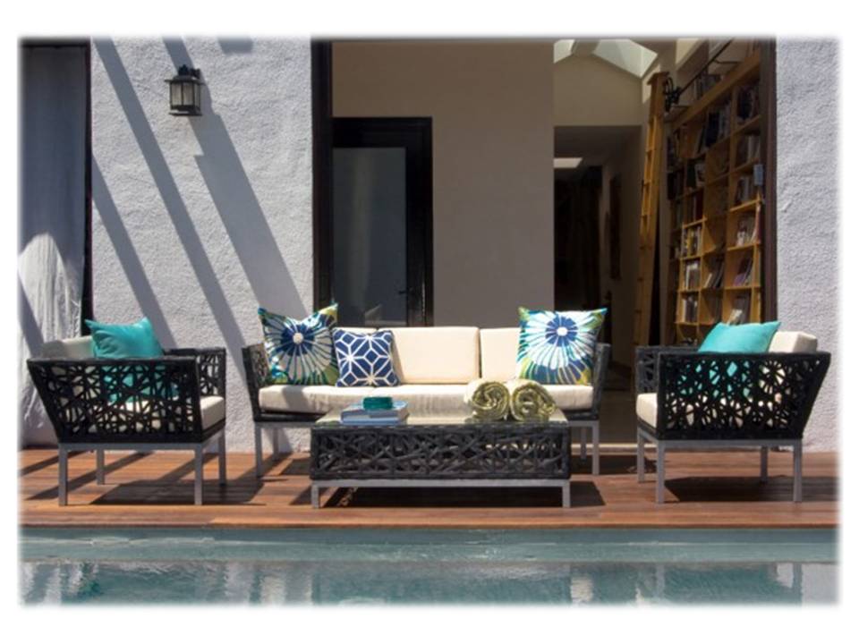 Modern Outdoor Seating