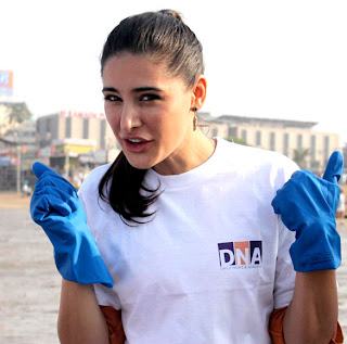 Actress Nargis at DNA Clean Up Drive post Ganpati visarjan