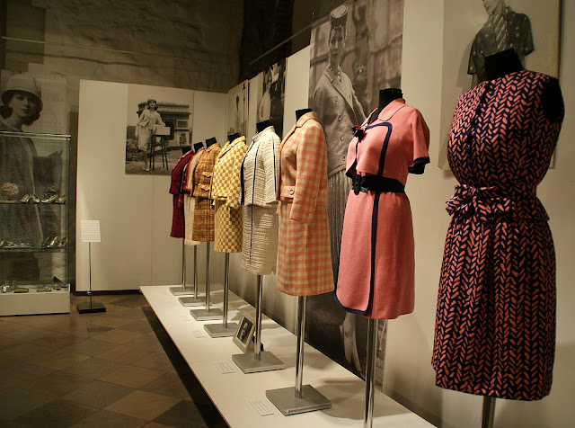 exposicion-de-alexandre-vassiliev-en-riga-sobre-moda-de-los-60s