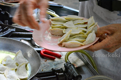 Guo Tie 锅贴 (Pan Fried Dumplings) at Taman Sri Tebrau Hawker Centre, Johor Bahru Guo-Tie-锅贴-Johor-Bahru