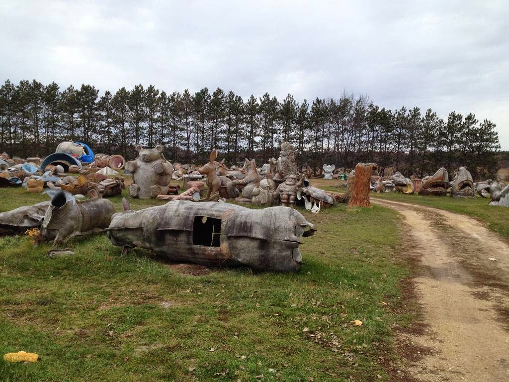The Fiberglass Statue Graveyard of Sparta Kuriositas
