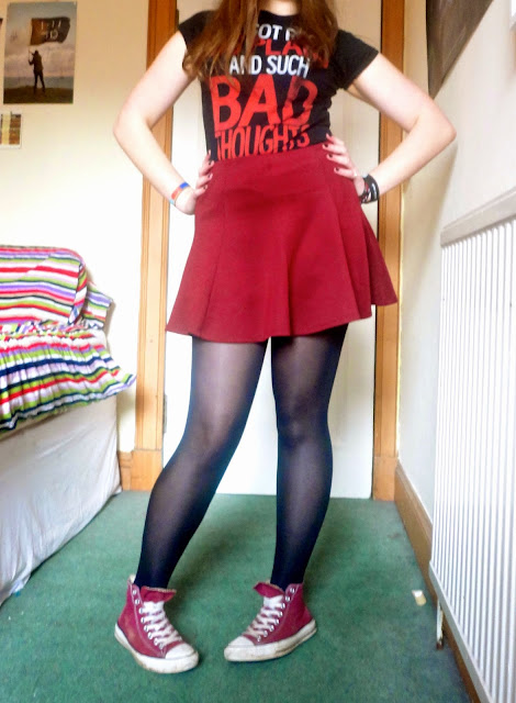 Rocker chick outfit | you me at six tshirt, red skirt and converse