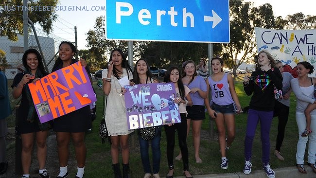 justin bieber concert 2011 australia. Justin Bieber Arrives in Perth