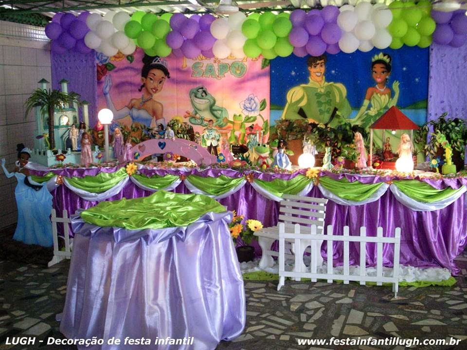Princesa e o Sapo (decoração tradicional luxo) Festa infantil de aniversário com o tema da Princesa e o sapo para mesa decorada.