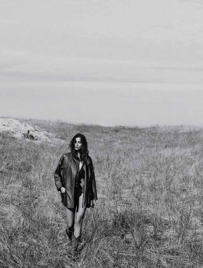 na natureza selvagem: irina shayk by giampaolo sgura for vogue brazil