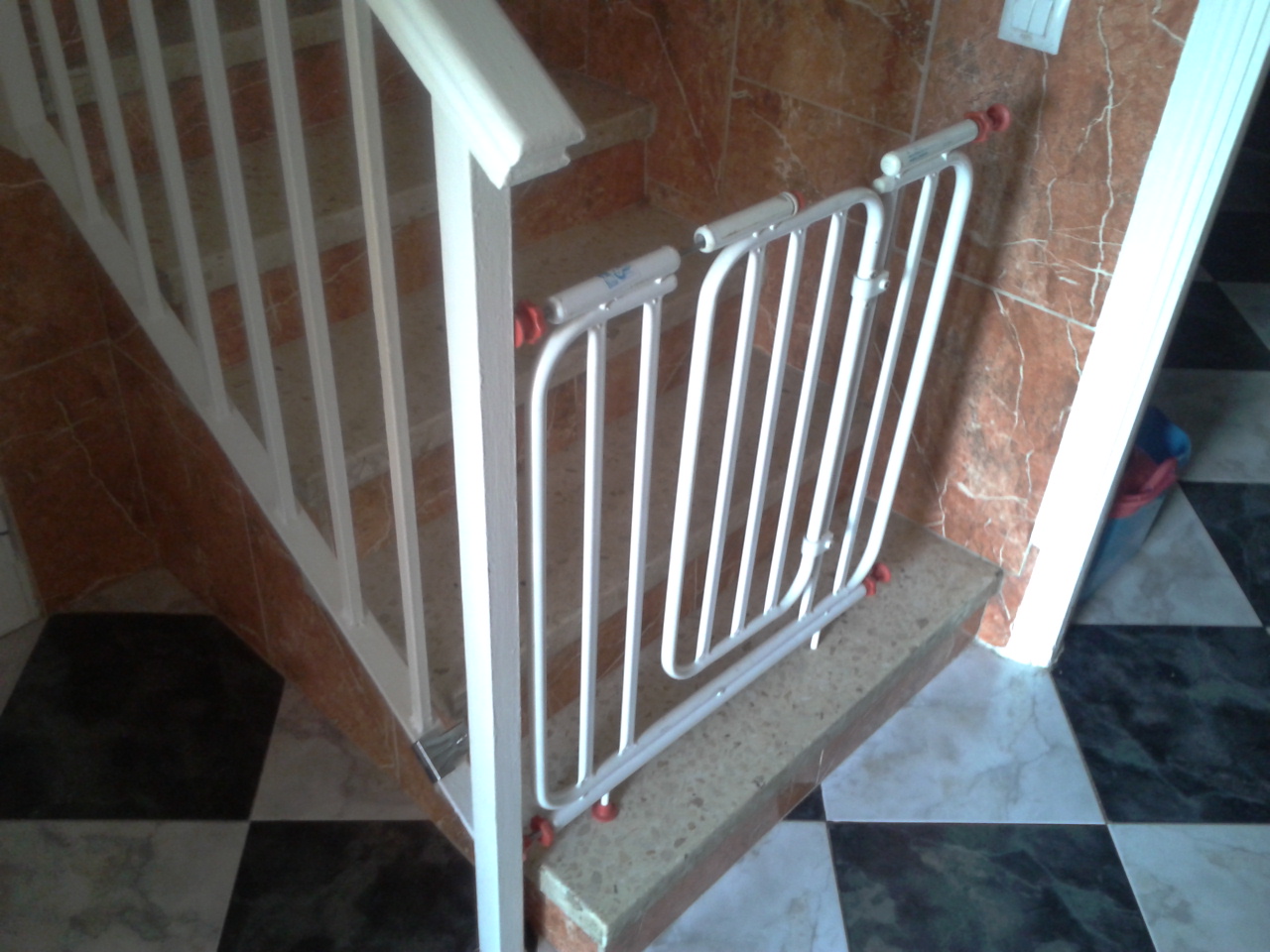 ...un Zero a la izquierda: Otra Puertas en la escalera para bebés