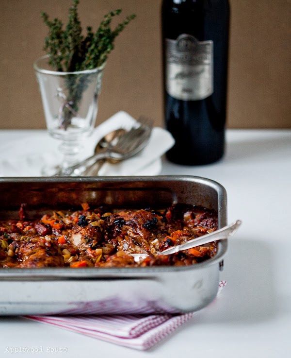 geschmorte Hähnchenkeulen Rotwein