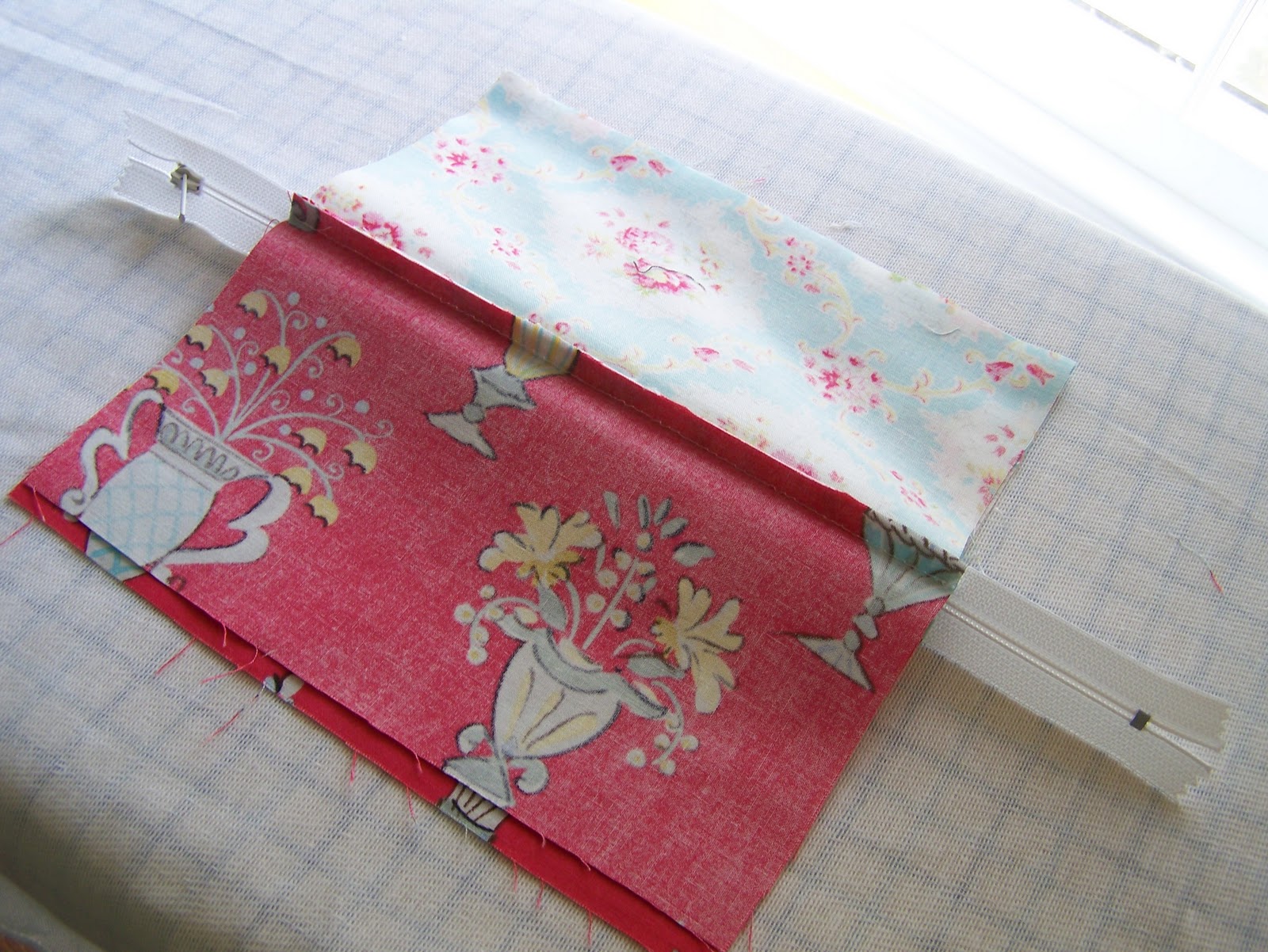 n' stitches designs Lined Purse with Zipper Tutorial