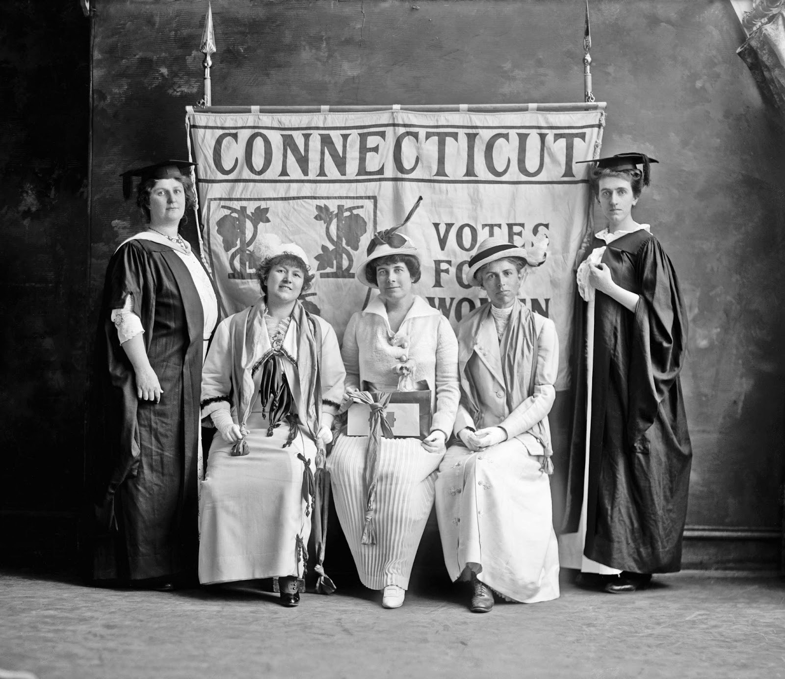 History in Photos: Suffragettes1600 x 1384
