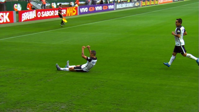 Atlético de Madrid observa lateral Guilherme Arana