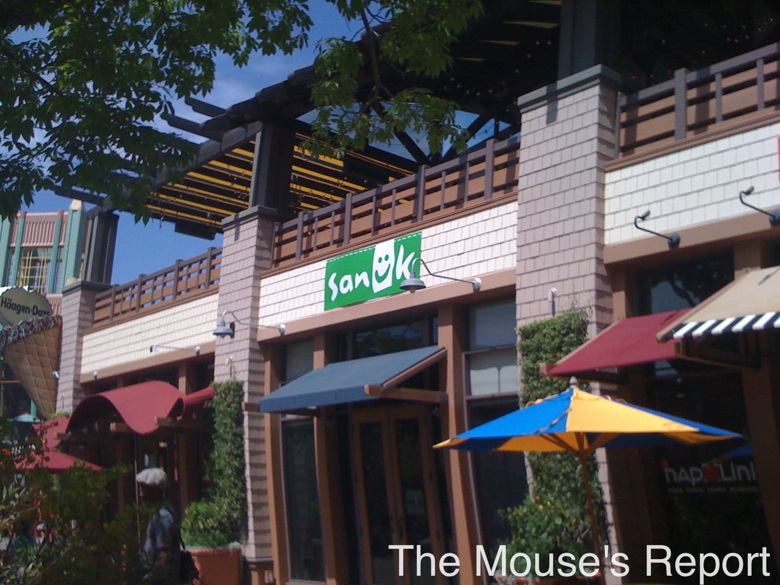 disney springs sanuk