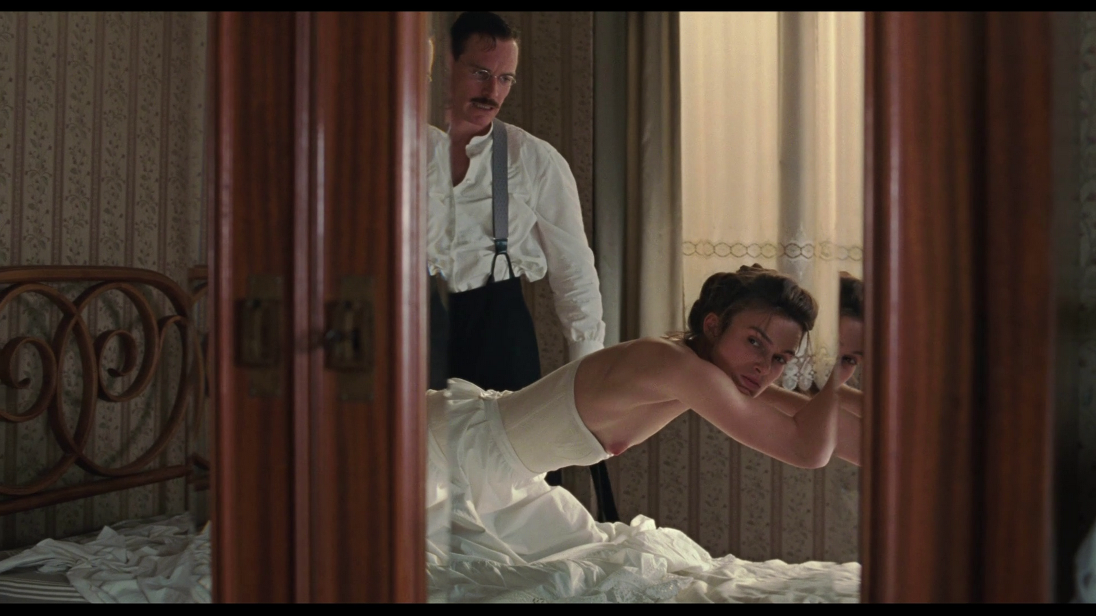 http://2.bp.blogspot.com/-hDTDiJ8-6Mc/T3YcDnEjFqI/AAAAAAAAADg/syyYvaCBerk/s1600/Keira+Knightley+nude+in+A+Dangerous+Method.png