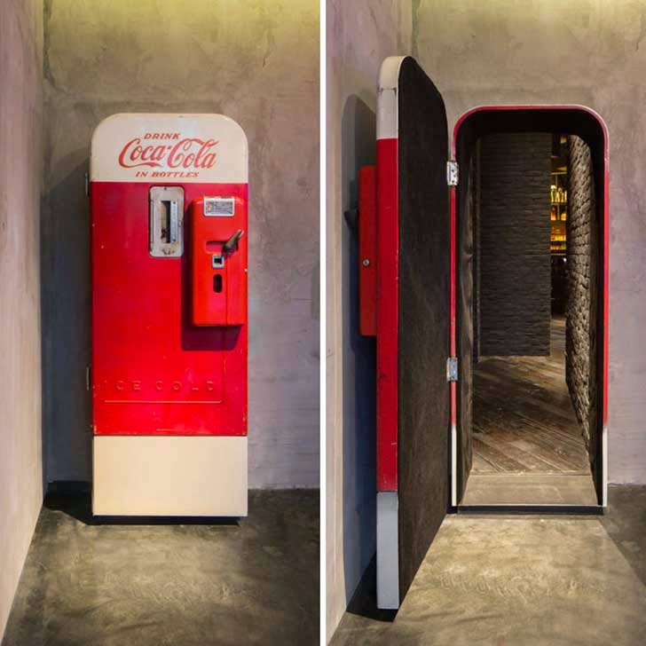 Esta máquina de refrescos en Shanghai esconde algo en su interior y no