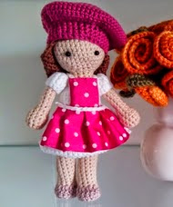 PATRON GRATIS MUÑECA COCINERA AMIGURUMI http://tejiendoconmax.blogspot.com.es/2014/05/mini-yo-pasteleros-patron-propio.html
