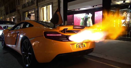 McLaren 12C Tir énormes Flammes McLaren 12C Tir énormes Flammes