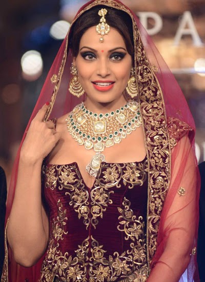 http://2.bp.blogspot.com/-hFg2qbu8Qj4/U8zFqeIoolI/AAAAAAABvro/bAq1N2eaCgk/s1600/Sizzling+Bipasha+walk+the+ramp+for++Shree+Raj+Mahal+Jewellers+at++India+Couture+Week+(ICW)+(7).jpg