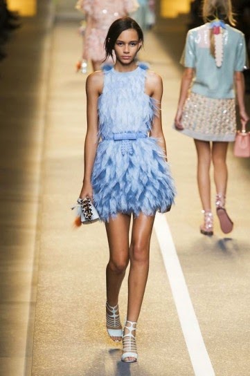 Fendi tendencias moda plumas primavera verano 2015 tendencias moda plumas primavera verano 2015