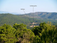 Les masies de Cal Becs i Cal Blanquillo des de la Creu del Borni Les masies de Cal Becs i Cal Blanquillo des de la Creu del Borni