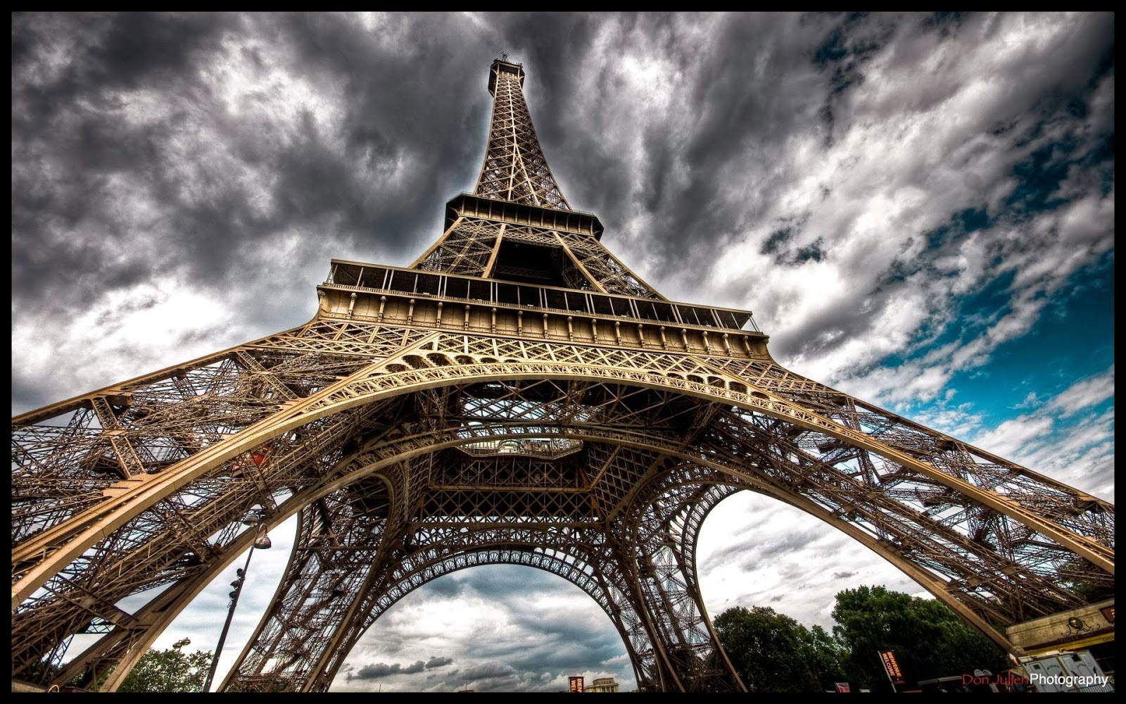 Featured image of post Eiffel Tower Images Hd Wallpaper Download