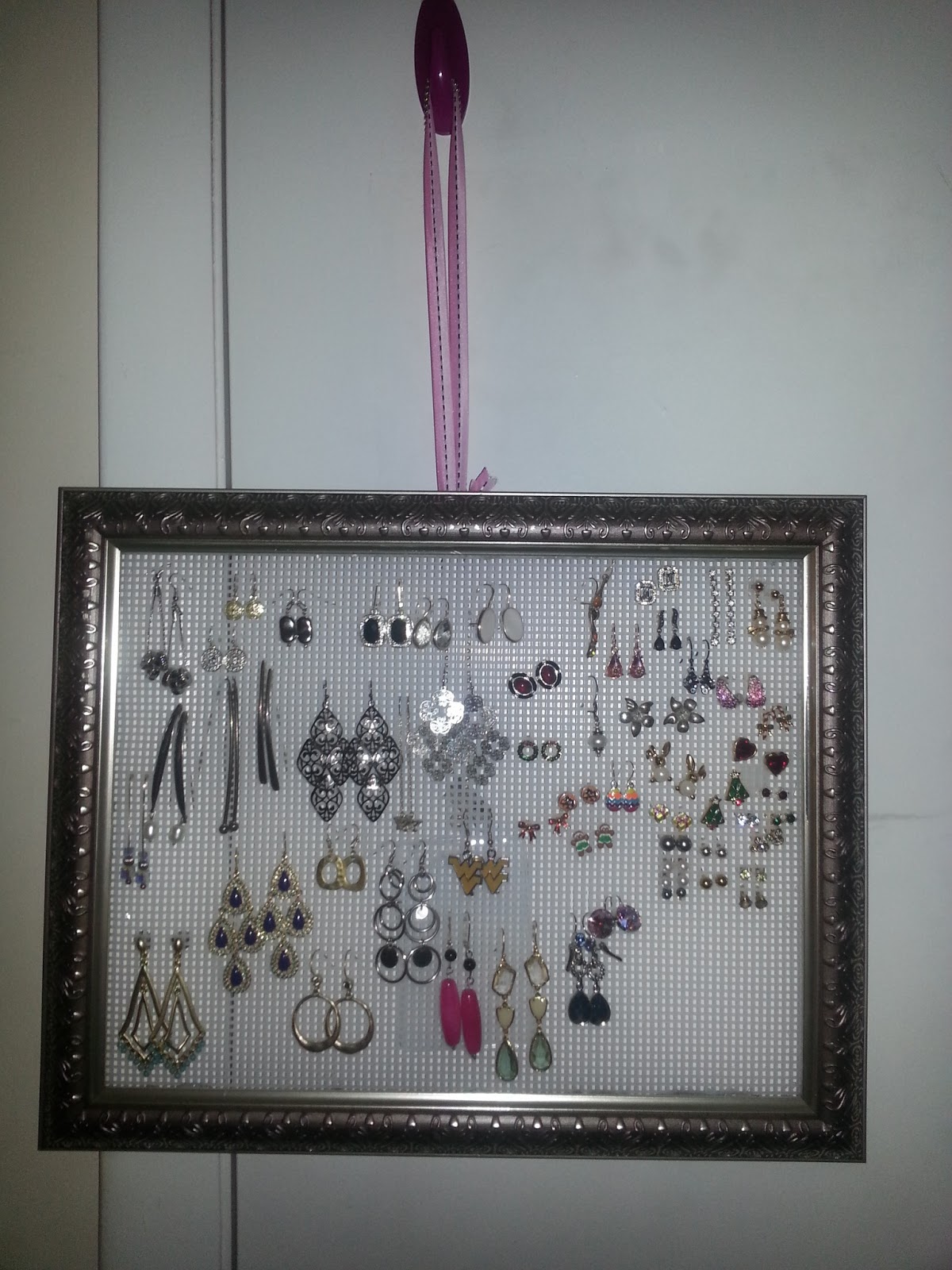 A Creative and Crafty Inspiration Earring Display and Storage