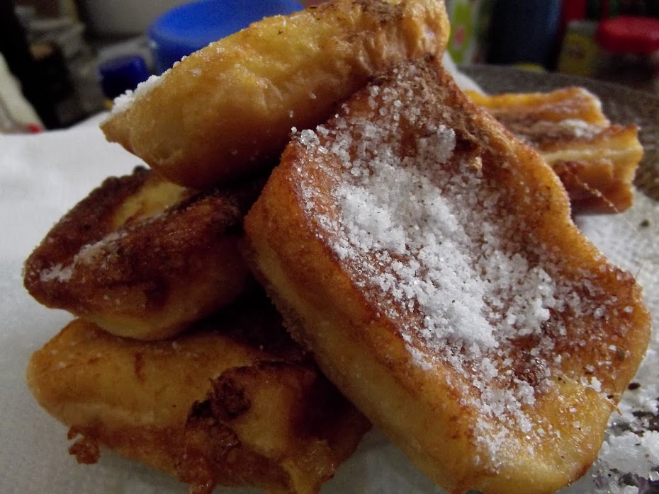 RABANADAS COM MEL E CANELA