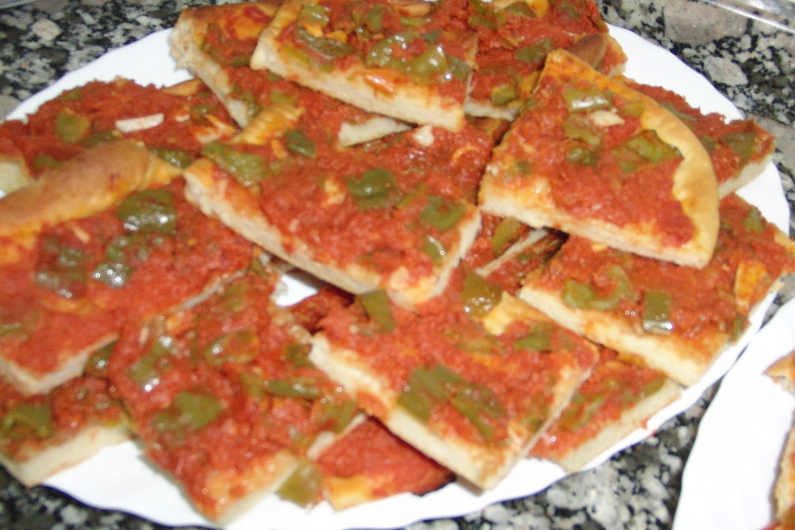 Quehascocinadohoy: Coca de pimiento y tomate por Ana Villena Nicolau.