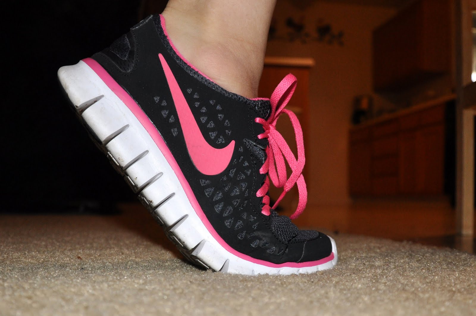 nike free running shoes