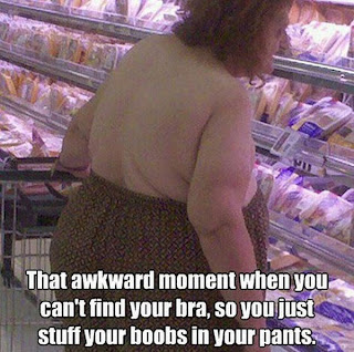 brüste in die hose stecken im supermarkt.