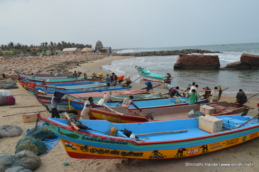How to get a boat into water? eNidhi India Travel Blog
