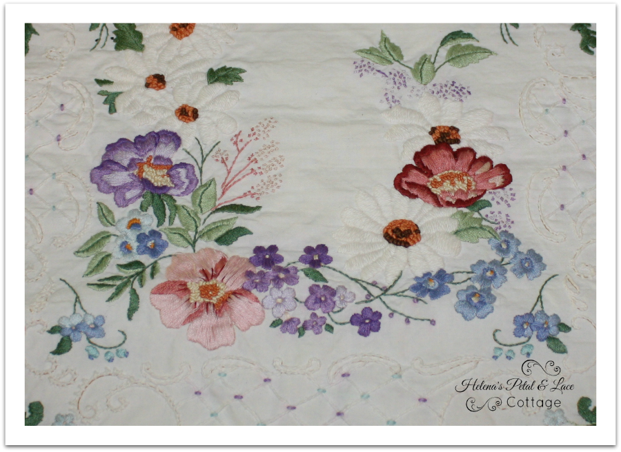 Petal and Lace Cottage Where Bloggers Create 2014