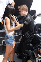 Justin Bieber Kisses Selena Gomez Look Alike In ‘Boyfriend’ Video Justin Bieber Kisses Selena Gomez Look Alike In ‘Boyfriend’ Video